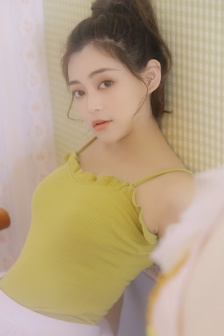 她很漂亮